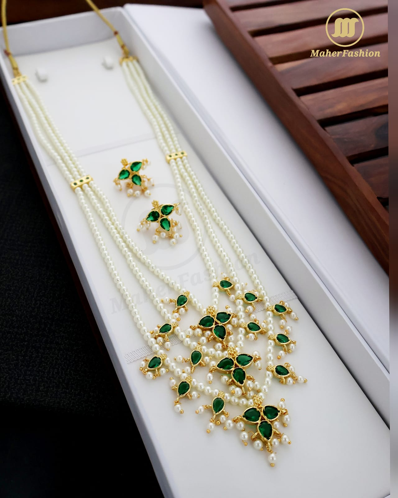Magnificence of Pearls With green Stone Tanmani Necklace 